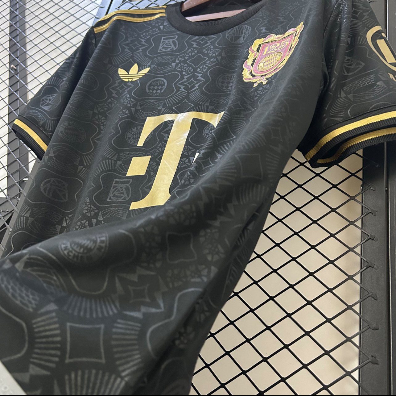 Maillot de Bayern Munich 25/26 , 125 anniversaire