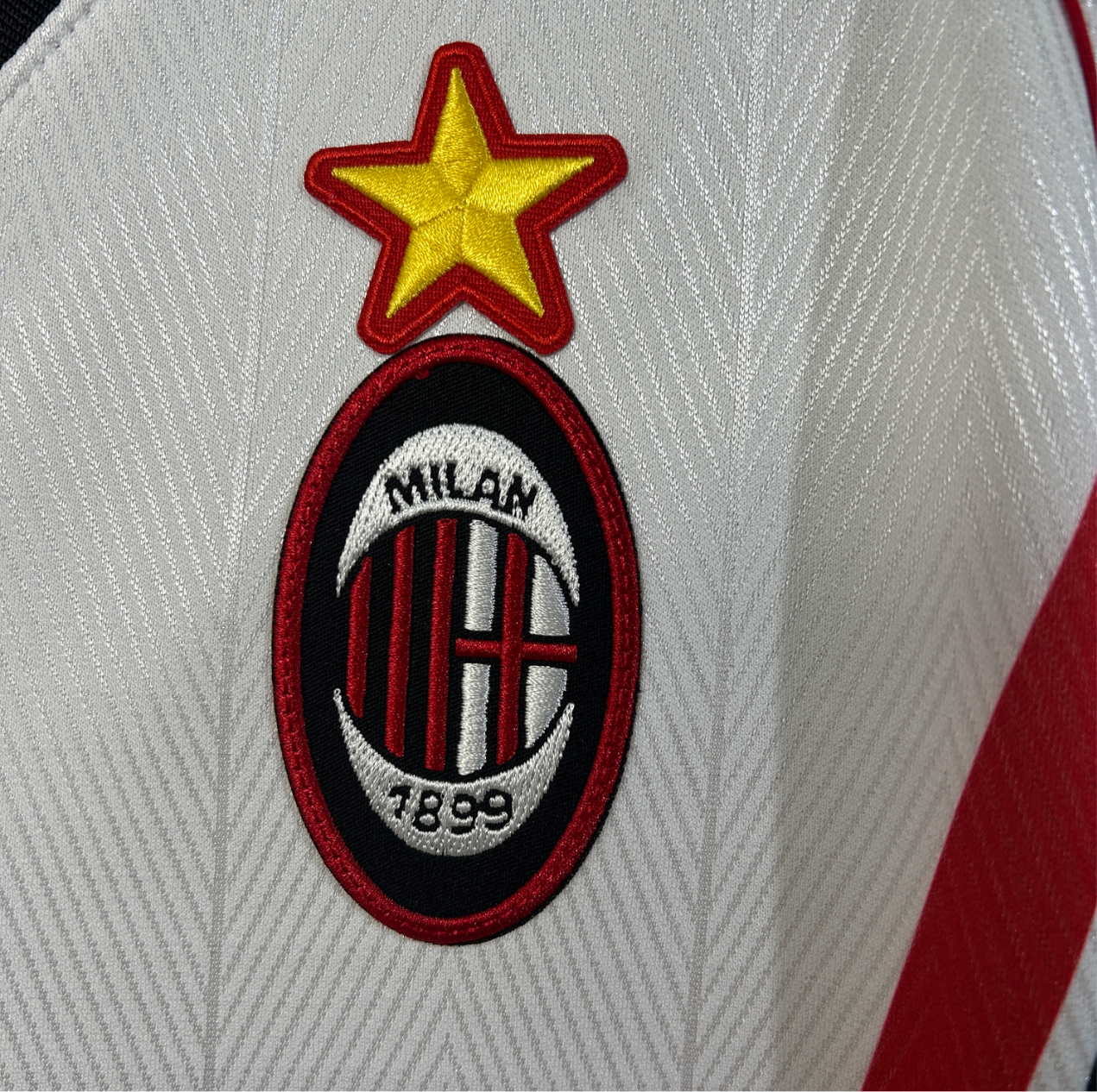 98/99 AC Milan extérieur
