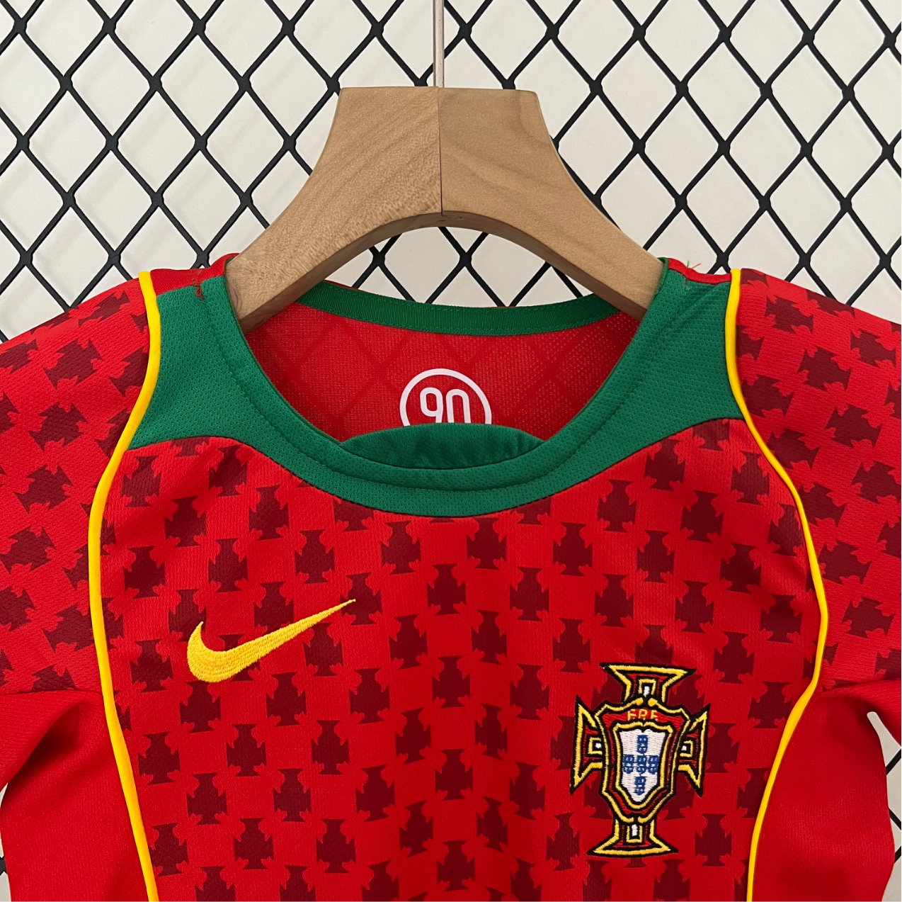 Maillot de Portugal enfant domicile 2004