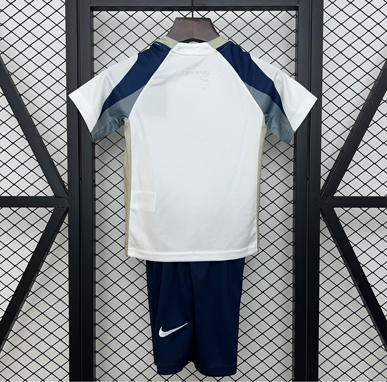 25/26 tottenham enfants domicile