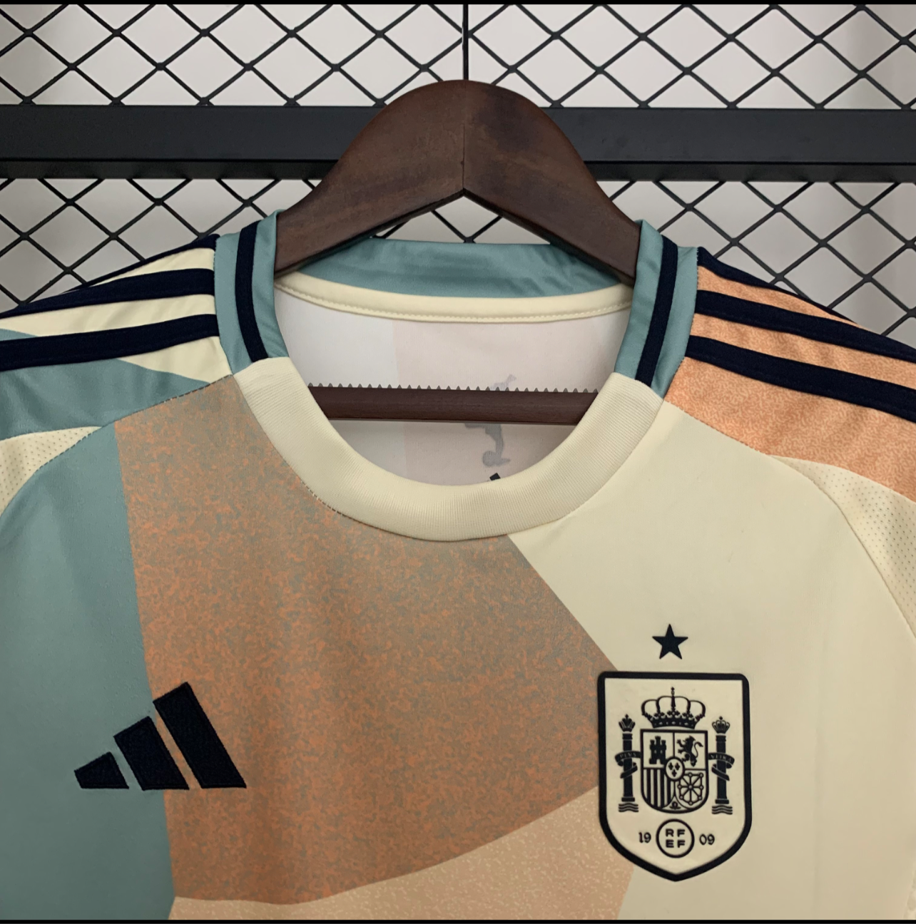 Maillot d'Espagne femme domicile 2025