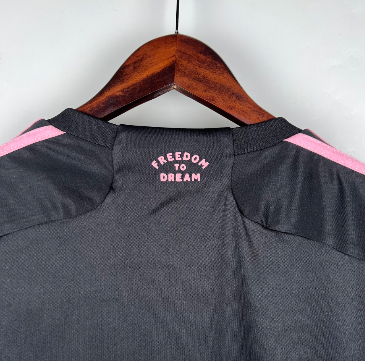Maillot de miami femme extérieur 23/24